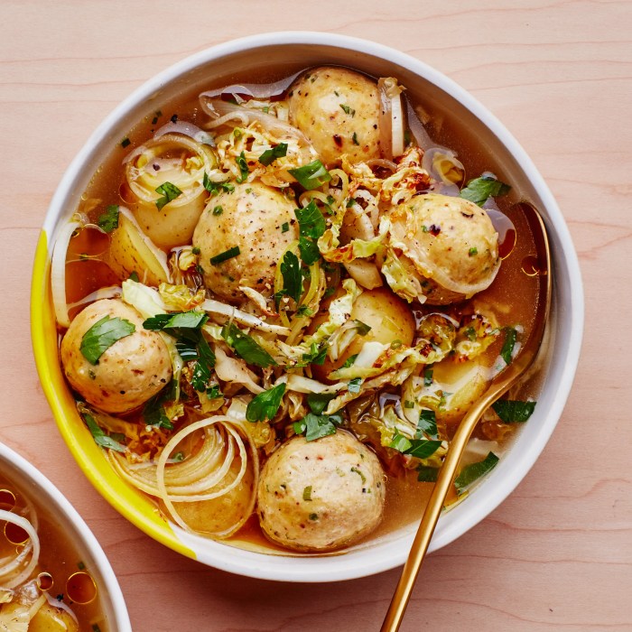 Bubbies hearty matzo ball soup