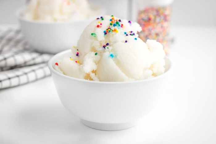 Easy snow ice cream