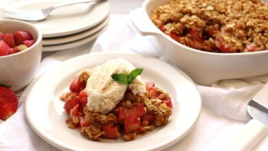 Low sugar strawberry rhubarb crunch