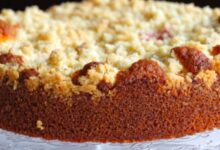 Aunt kayes rhubarb dump cake