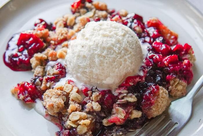 Bluebarb blueberry rhubarb crisp