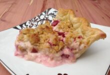 Rhubarb sour cream pie