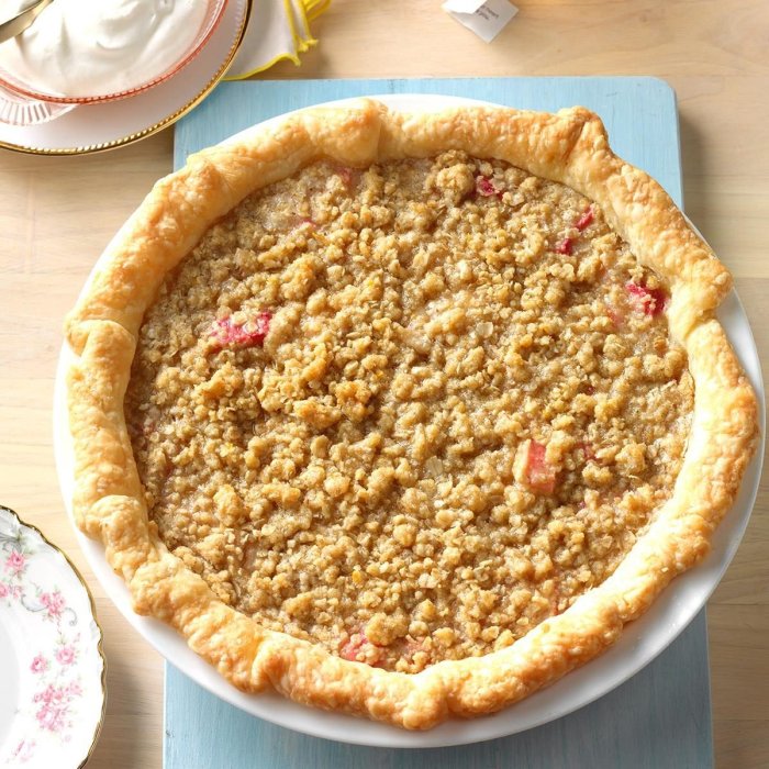 Rhubarb sour cream pie