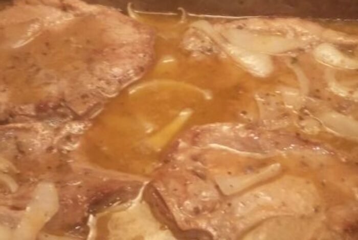 Grandmas pork chops in mushroom gravy