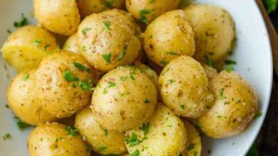 Boiled potatoes with chives