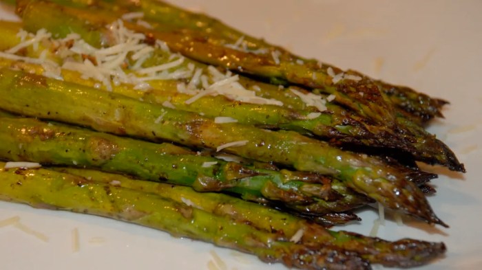 Roasted asparagus with balsamic vinegar