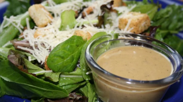 Salad spinach feta pecans balsamic salads strawberries vinaigrette candied walnuts cookingclassy blueberries pears