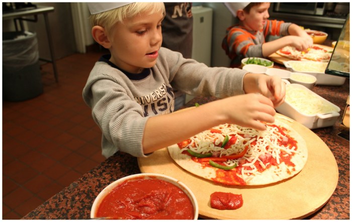 Topping and baking pizza