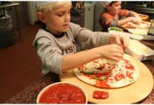 Topping and baking pizza