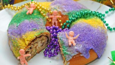 Mardi gras king cake