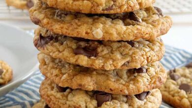Chocolate chip oatmeal cookies