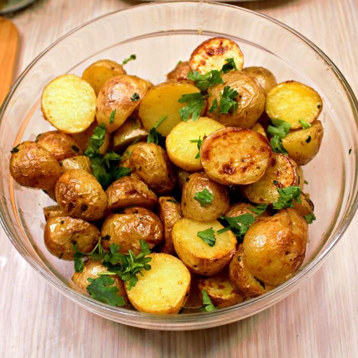 Air fryer garlic and parsley baby potatoes