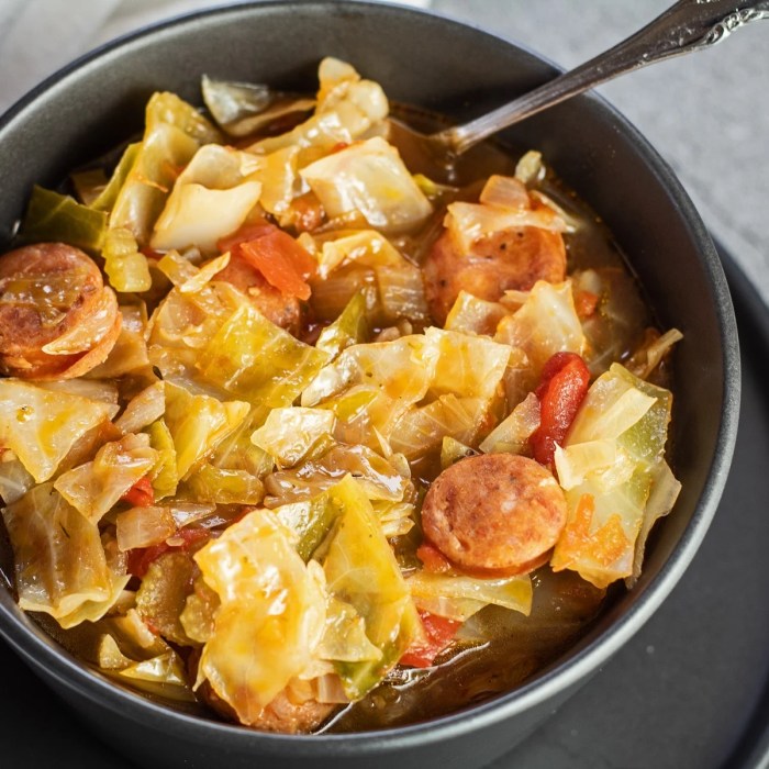 Hamburger stew with cabbage