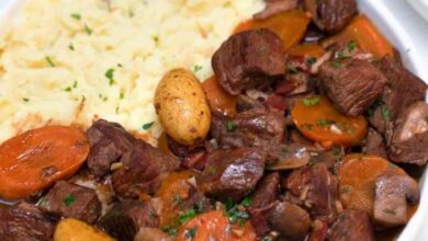 Slow cooker beef bourguignon