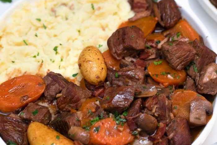 Slow cooker beef bourguignon