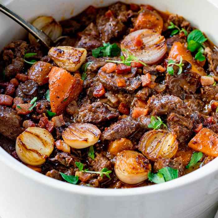 Slow cooker beef bourguignon