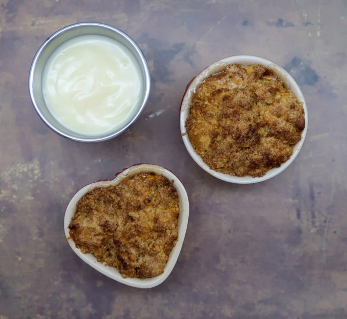 Air fryer apple crumble