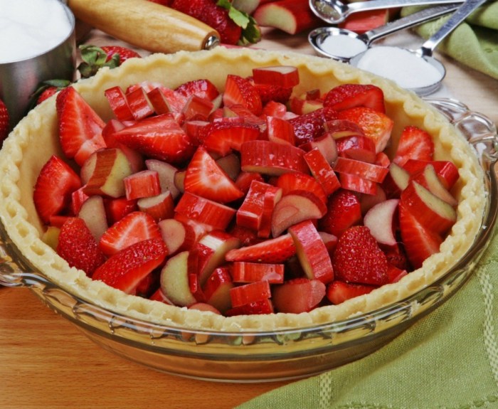 Rhubarb and strawberry pie