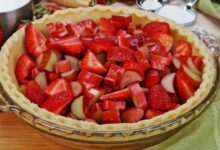 Rhubarb and strawberry pie