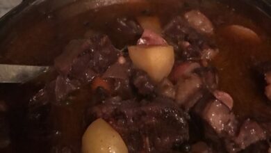 Braised oxtails in red wine sauce