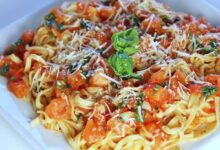 Tomato and garlic pasta