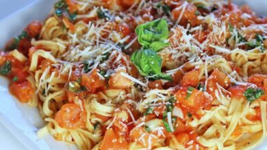 Tomato and garlic pasta