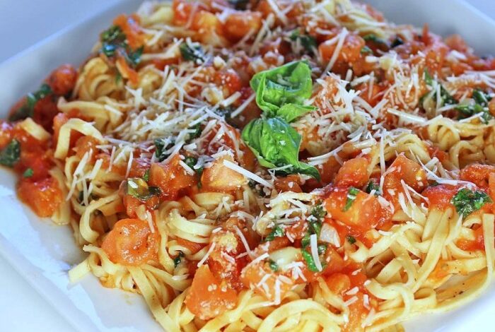 Tomato and garlic pasta